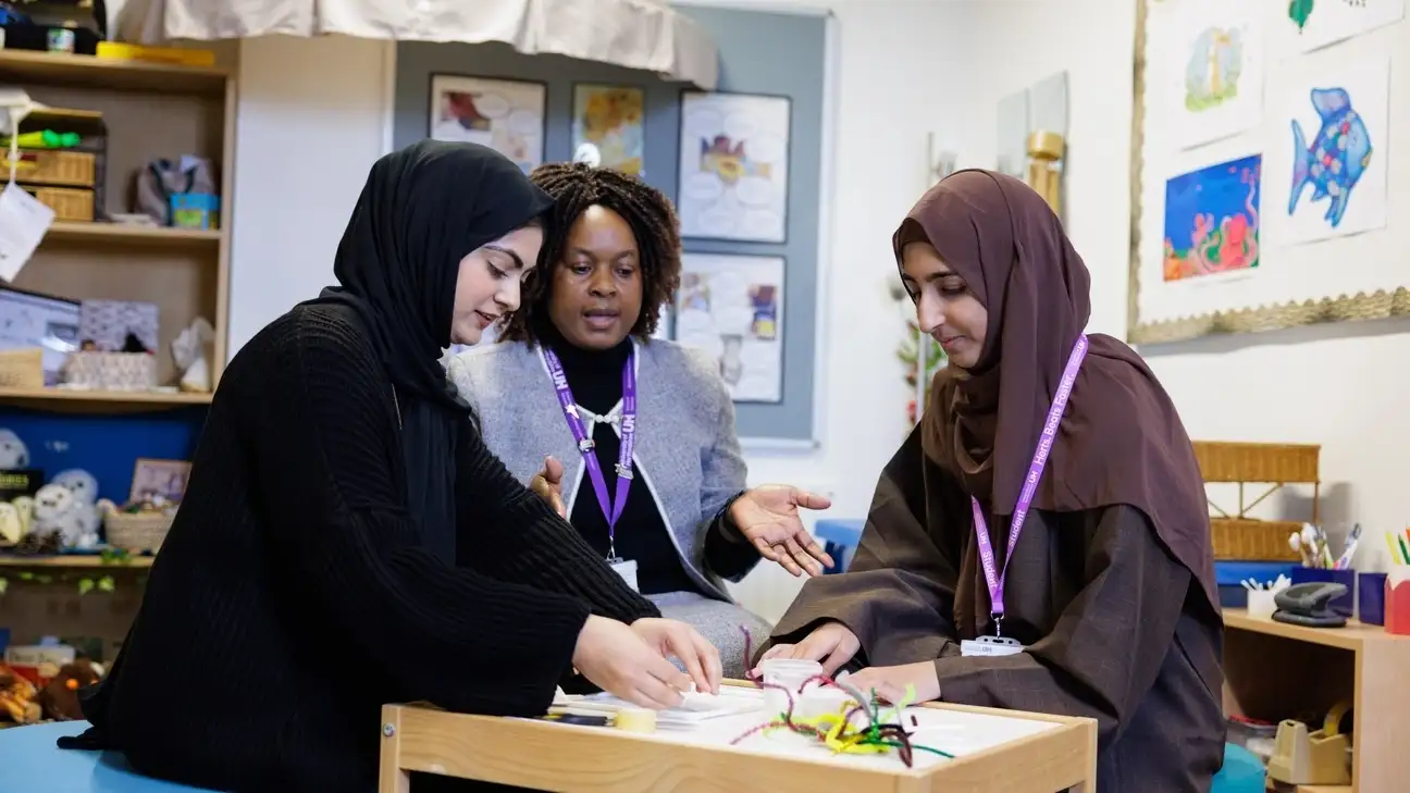 Students group discussion 