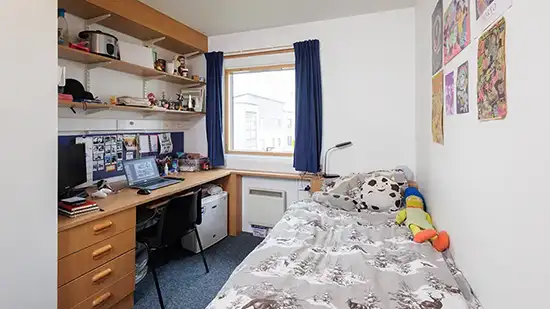 Waredrobe, bed and desk with screen