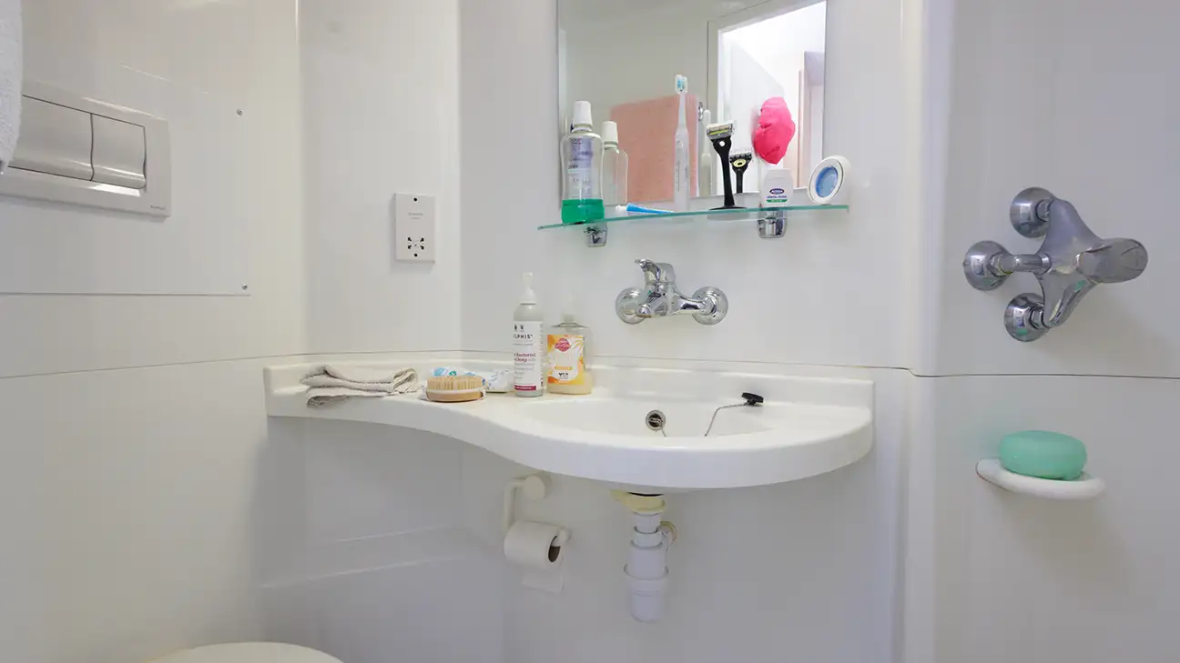 Sink and mirror 