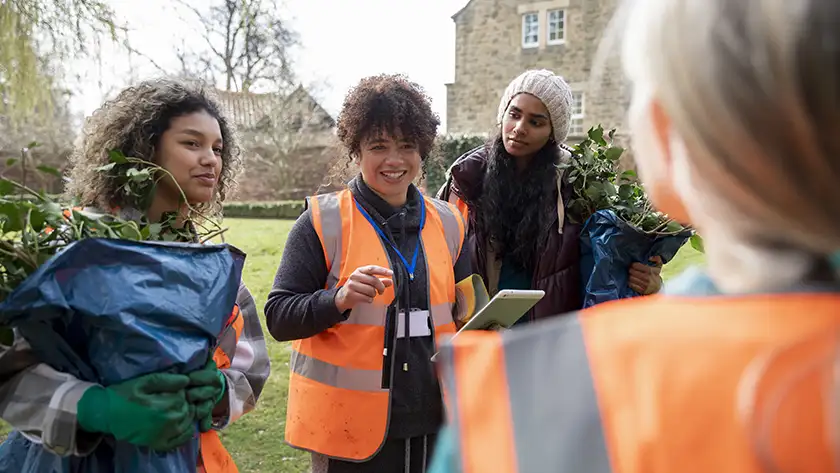 People volunteering