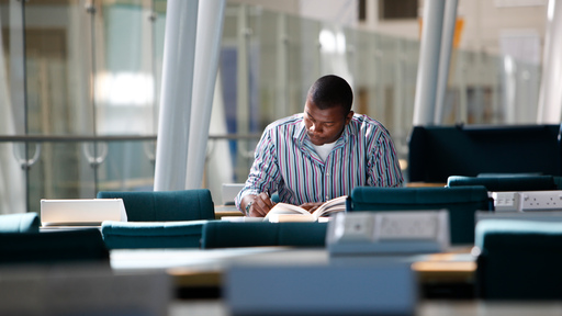 UH student reading 