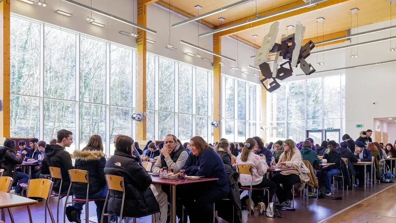 wide shoot of food court 