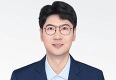 Portrait of Aaron Ji from the Shanghai Office