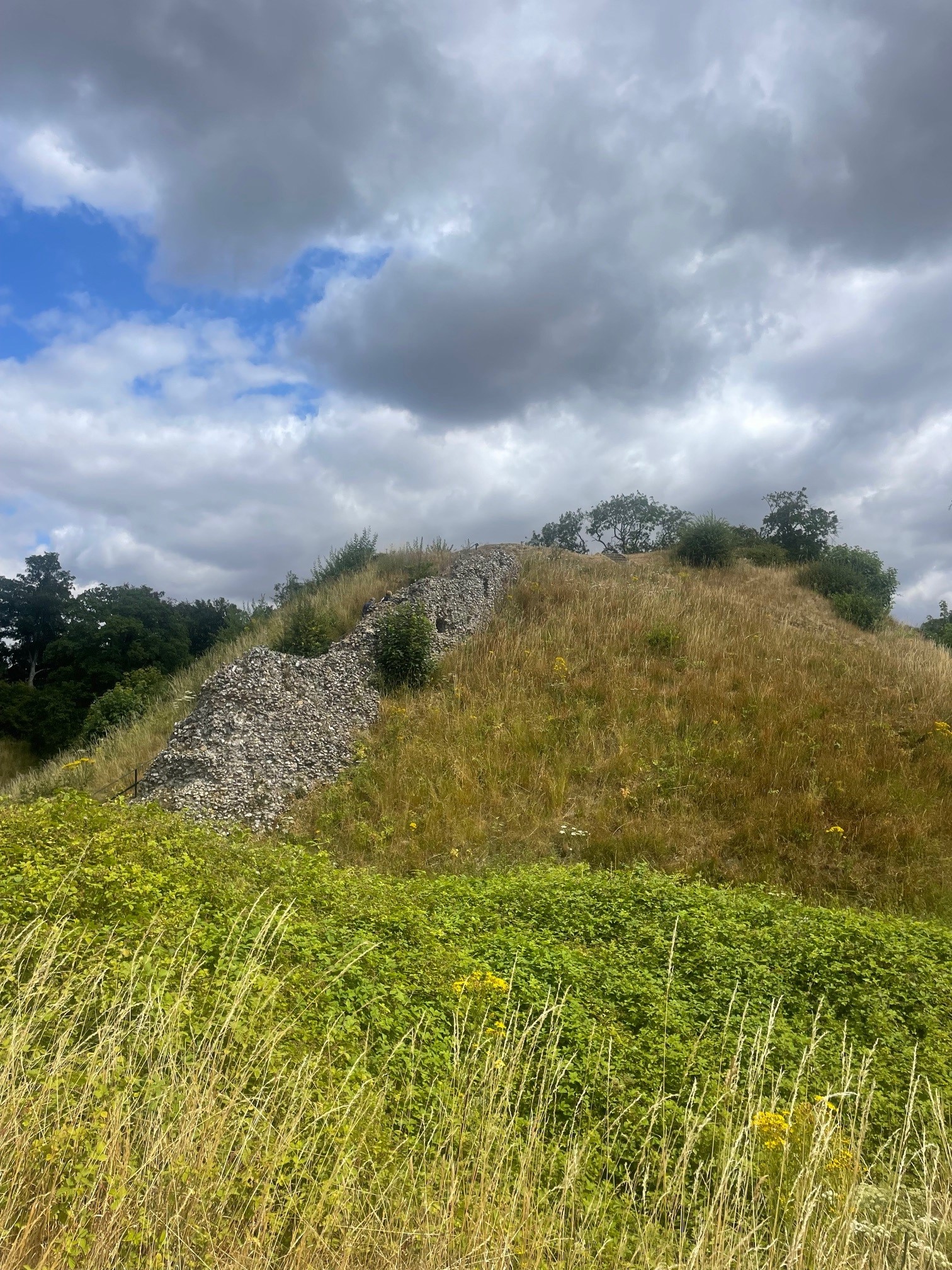 Picture of the ruins of a castle in the field