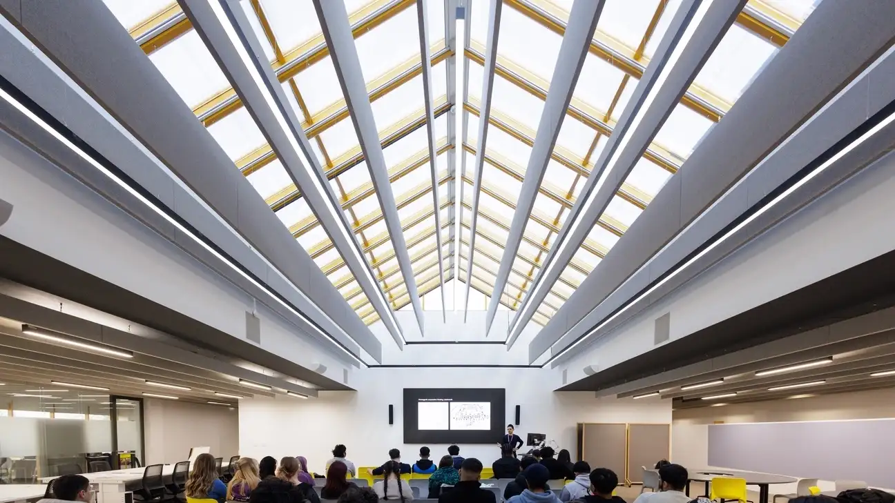 A lecturer talking to their class in the main hall