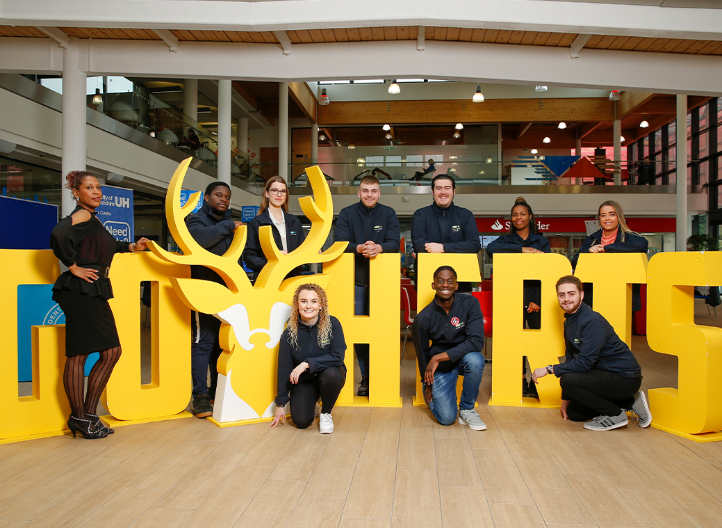 Group picture of University staff