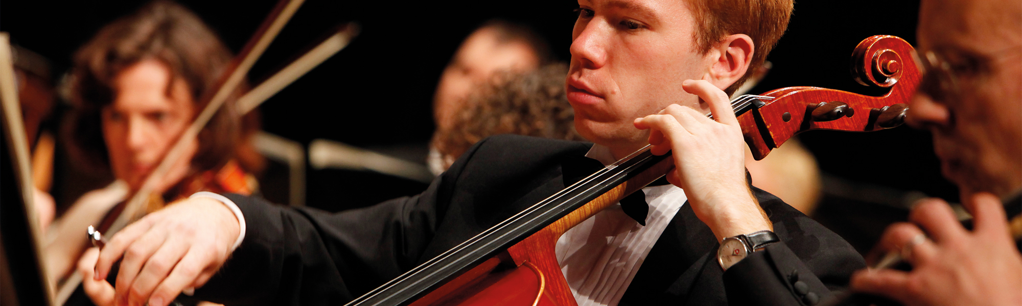 de Havilland Philharmonic cello players