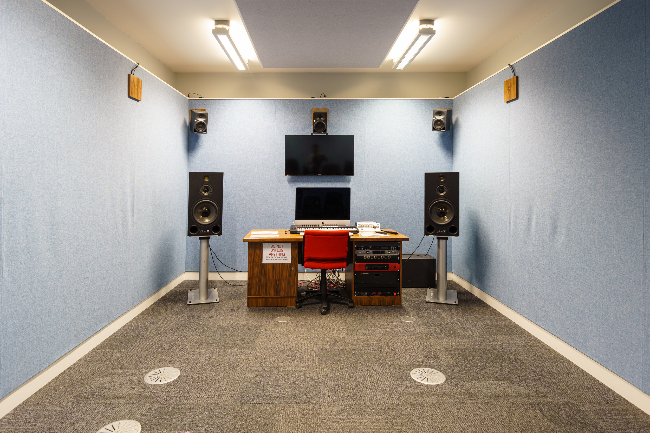 Critical listening room 