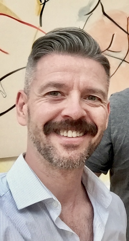 A photograph of artist Lee Farmer