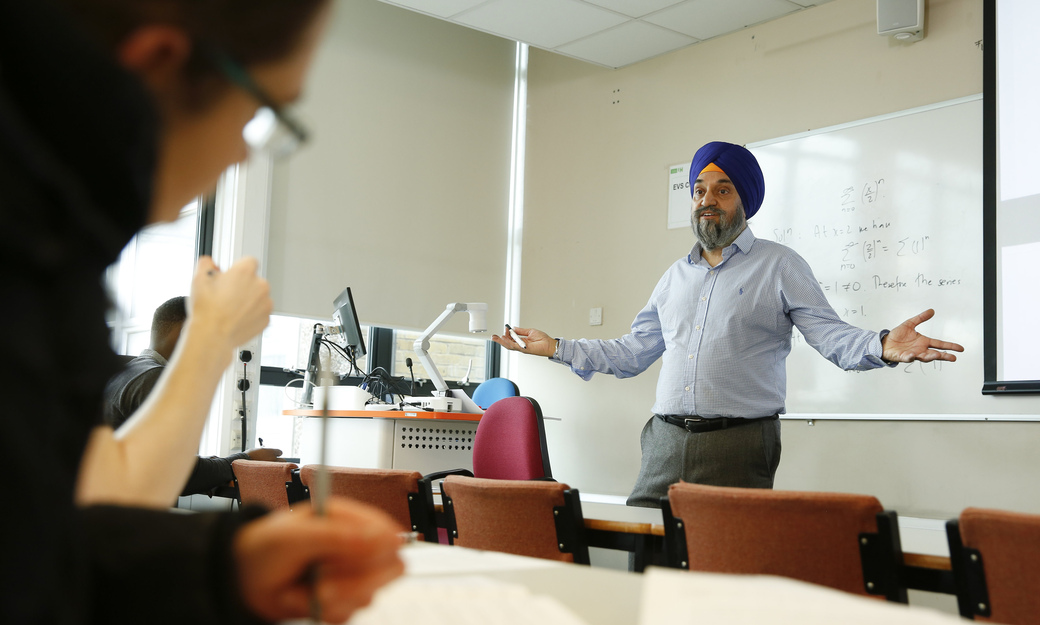 a maths academic leading a mathematics lecture 