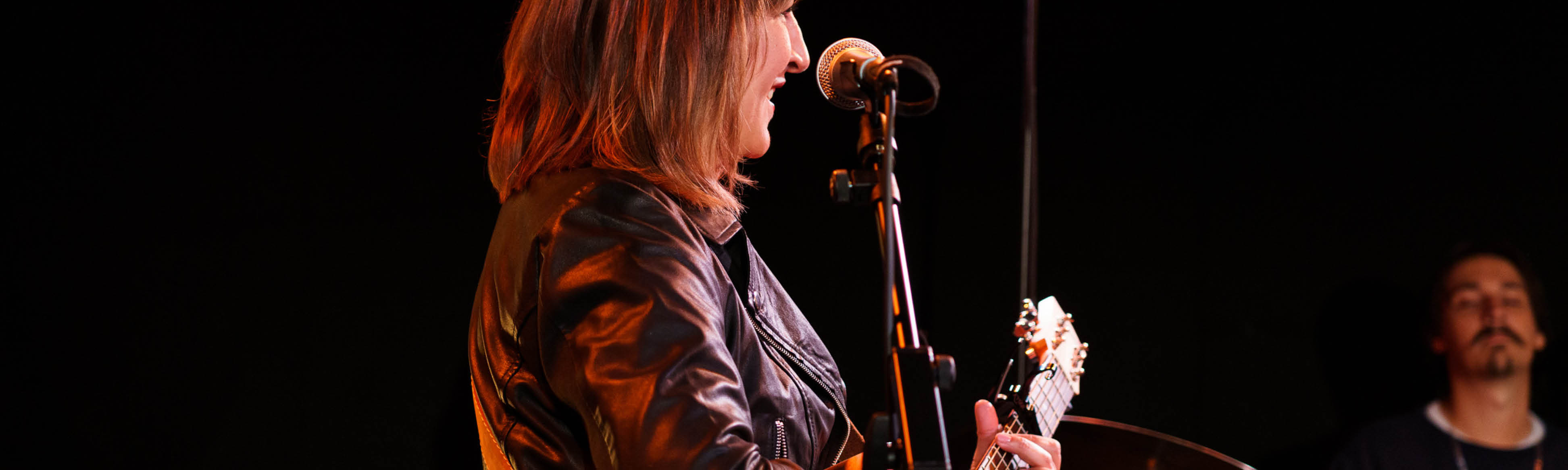 Image of Samantha Pamplin playing guitar