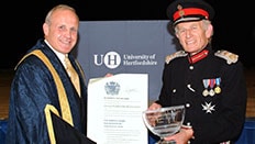 The University wins the Queens Award for Enterprise in International Trade in 2004.